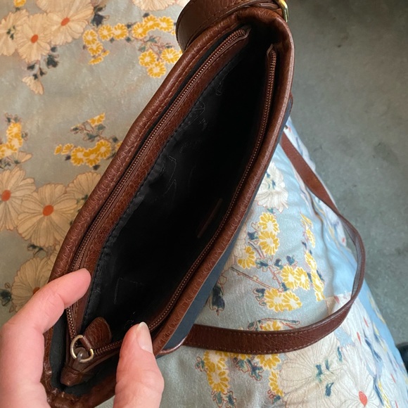 Smart little shoulder bag by Monet - Picture 4 of 4